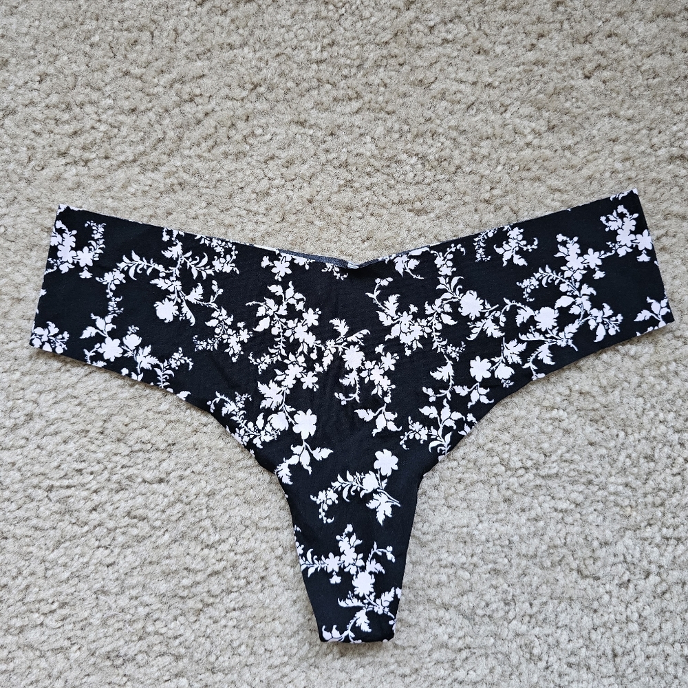 NWT Victorias Secret 2021 no show thong black cream floral size large